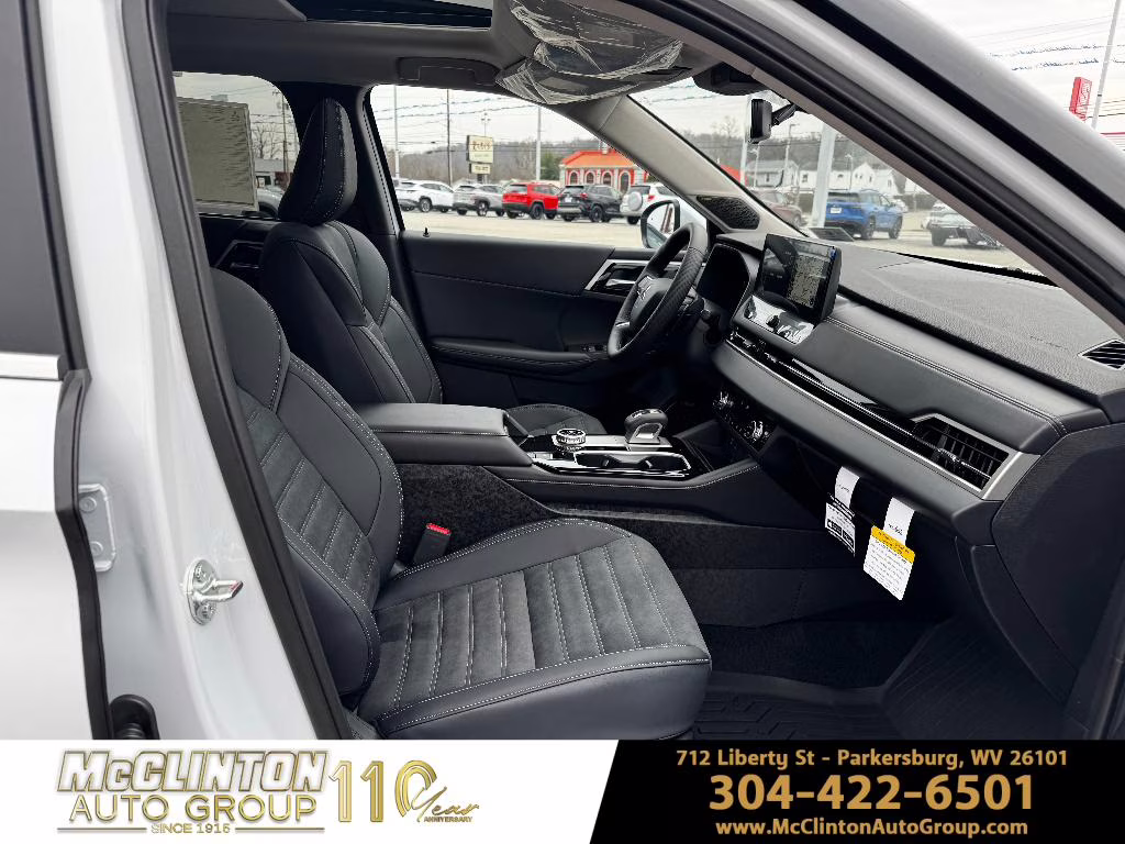 2026 White Diamond Mitsubishi Outlander SE AWD SUV