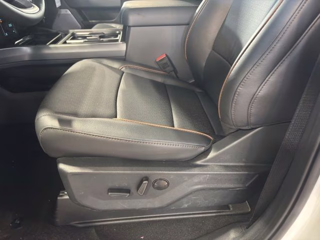 2026 Oxford White Ford Super Duty F-250 SRW Lariat 4X4 Truck