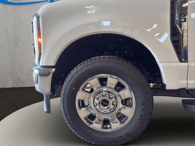 2026 Oxford White Ford Super Duty F-250 SRW Lariat 4X4 Truck