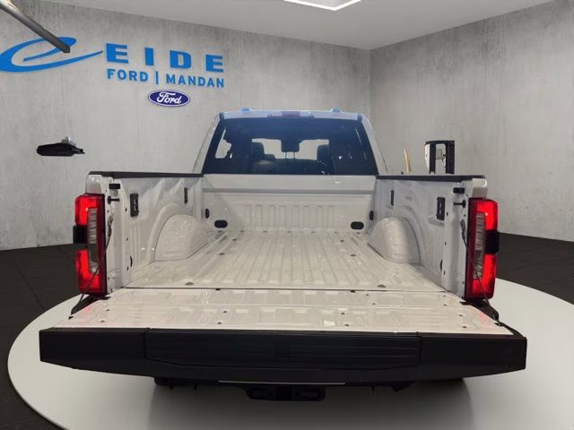 2026 Oxford White Ford Super Duty F-250 SRW Lariat 4X4 Truck