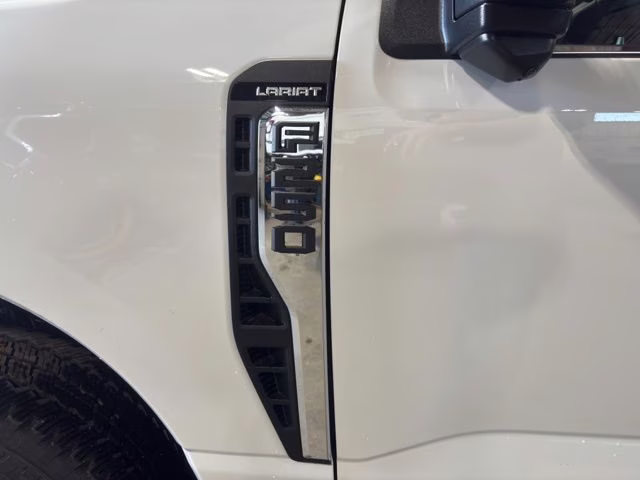 2026 Oxford White Ford Super Duty F-250 SRW Lariat 4X4 Truck