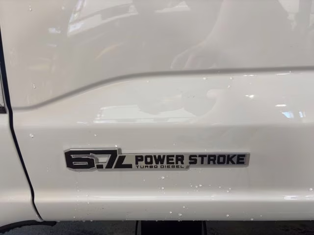 2026 Oxford White Ford Super Duty F-250 SRW Lariat 4X4 Truck