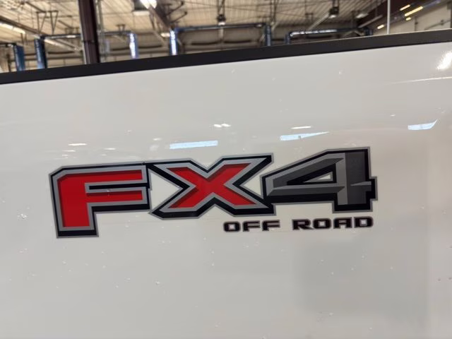 2026 Oxford White Ford Super Duty F-250 SRW Lariat 4X4 Truck