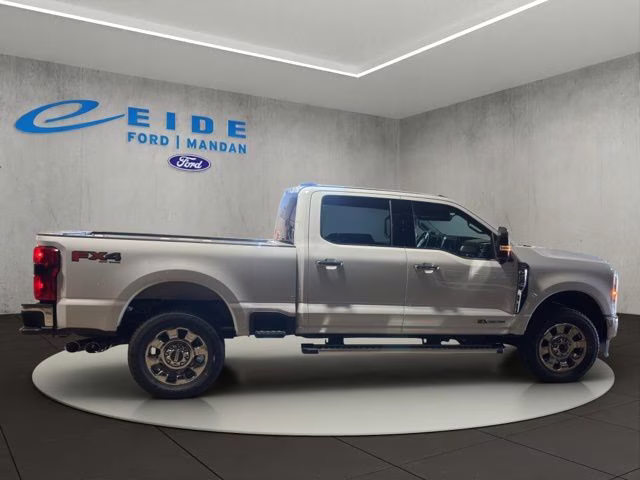 2026 Oxford White Ford Super Duty F-250 SRW Lariat 4X4 Truck