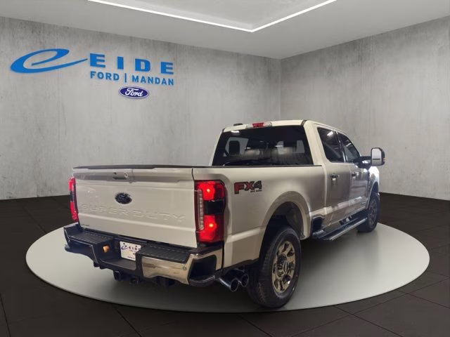 2026 Oxford White Ford Super Duty F-250 SRW Lariat 4X4 Truck