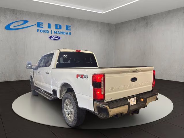 2026 Oxford White Ford Super Duty F-250 SRW Lariat 4X4 Truck