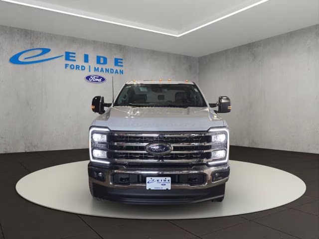 2026 Oxford White Ford Super Duty F-250 SRW Lariat 4X4 Truck