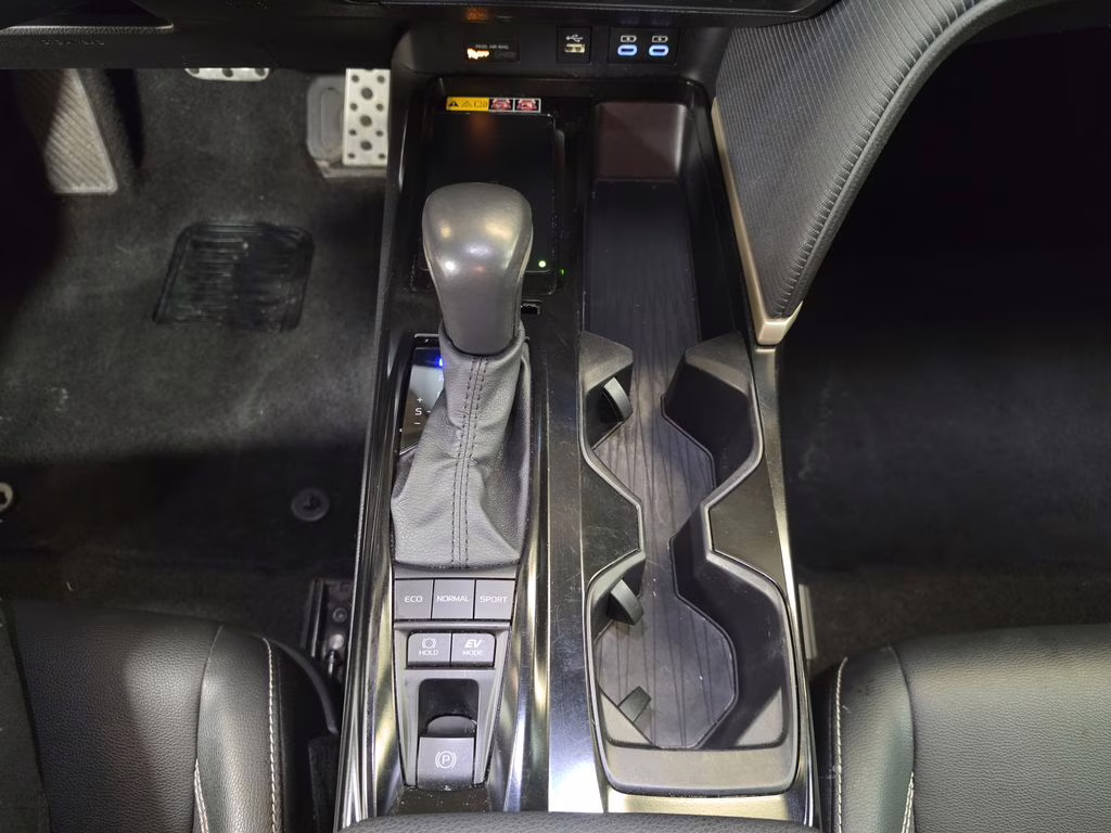 2025 Ice Toyota Camry SE FWD Sedan