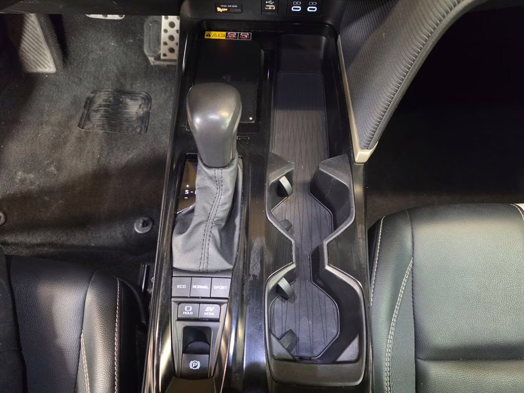 2025 Ice Toyota Camry SE FWD Sedan