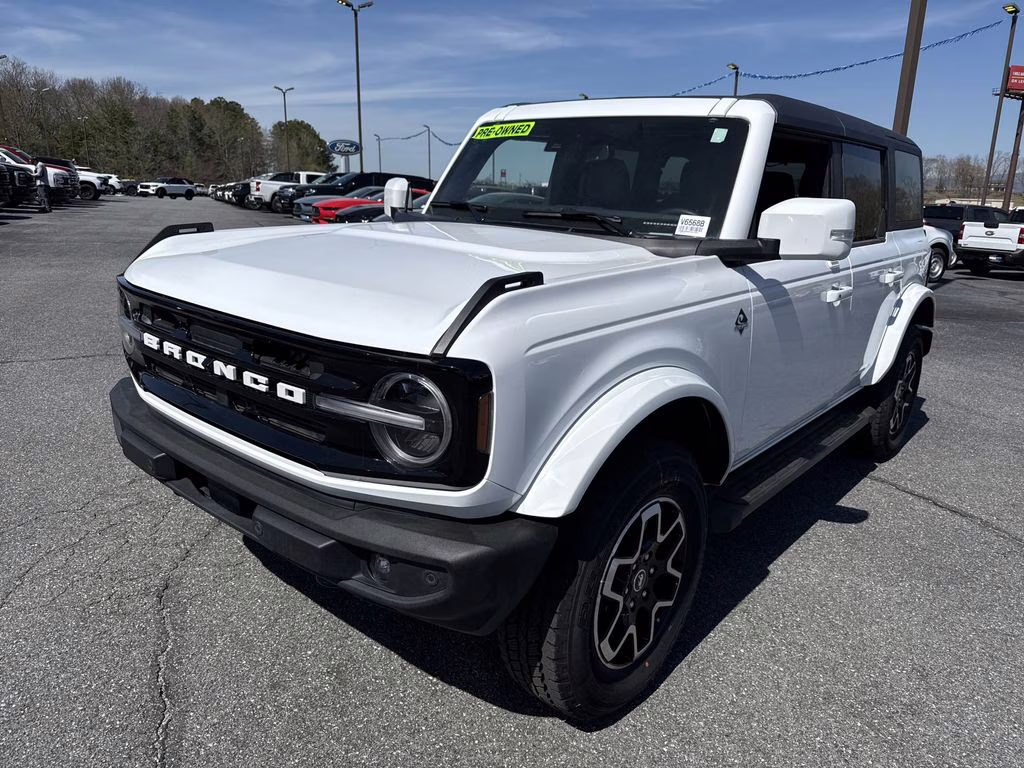 2023 Oxford White Ford Bronco Outer Banks 4X4 SUV