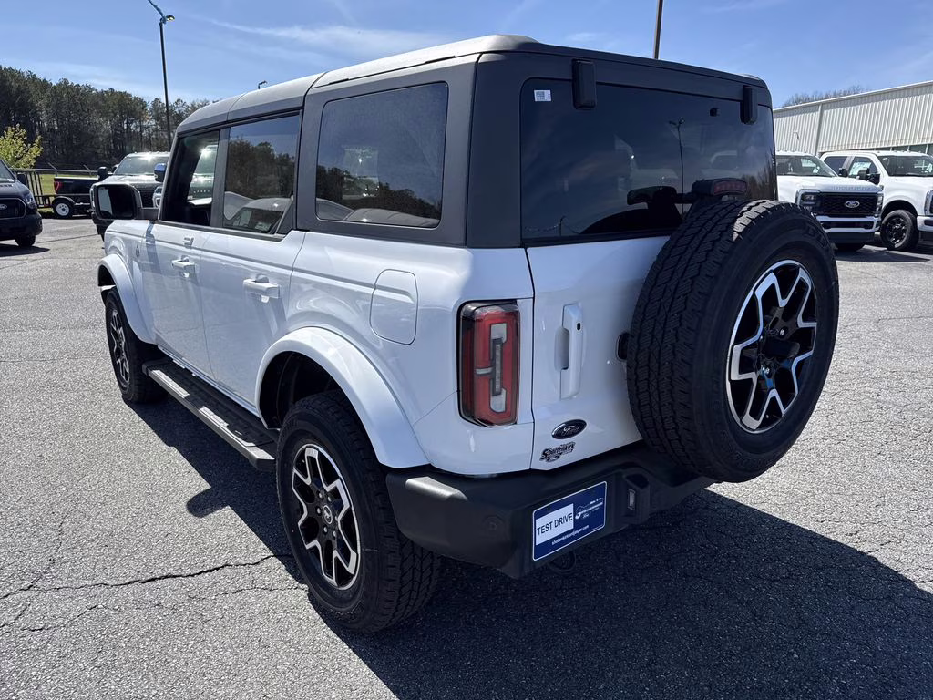 2023 Oxford White Ford Bronco Outer Banks 4X4 SUV