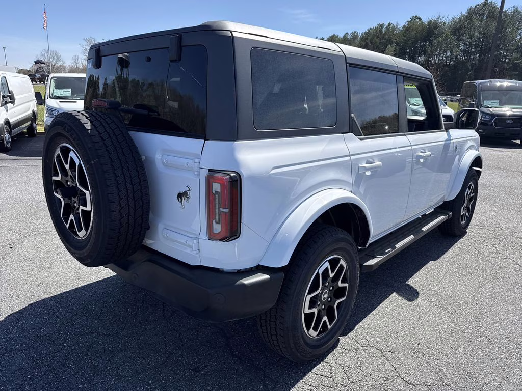 2023 Oxford White Ford Bronco Outer Banks 4X4 SUV