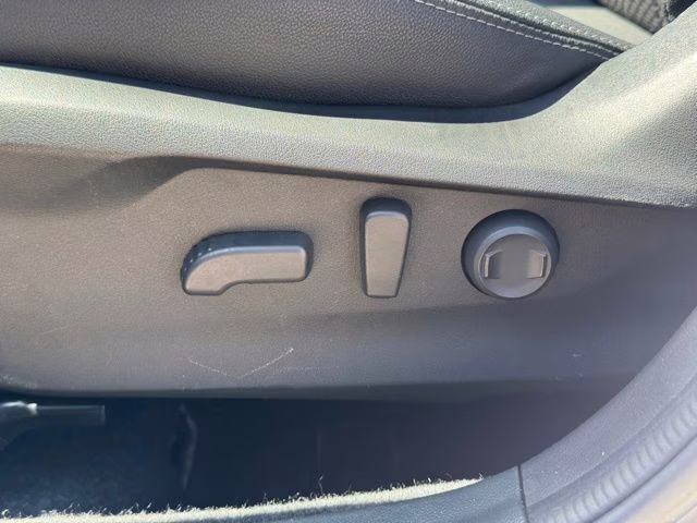 2023 Crystal White Pearl Subaru Forester Premium AWD SUV