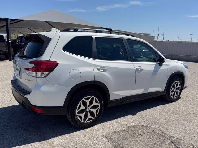 2023 Crystal White Pearl Subaru Forester Premium AWD SUV