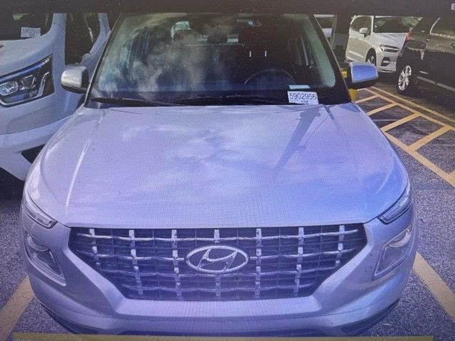 2025 Shimmering Silver Hyundai Venue SEL FWD SUV