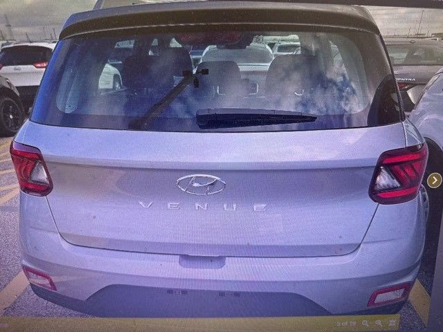 2025 Shimmering Silver Hyundai Venue SEL FWD SUV