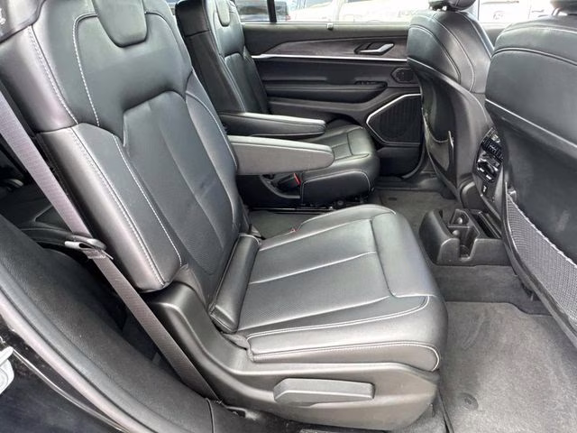 2022 Diamond Black Crystal Pearlcoat Jeep Grand Cherokee L Limited RWD SUV