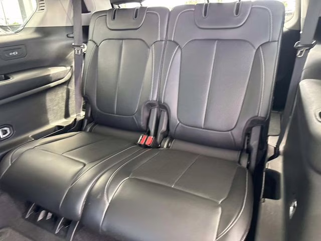 2022 Diamond Black Crystal Pearlcoat Jeep Grand Cherokee L Limited RWD SUV