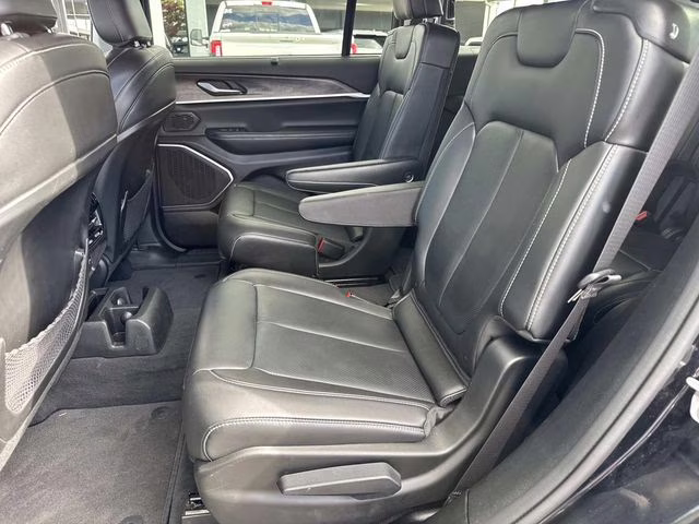 2022 Diamond Black Crystal Pearlcoat Jeep Grand Cherokee L Limited RWD SUV