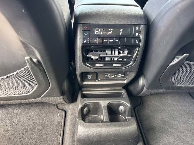 2022 Diamond Black Crystal Pearlcoat Jeep Grand Cherokee L Limited RWD SUV