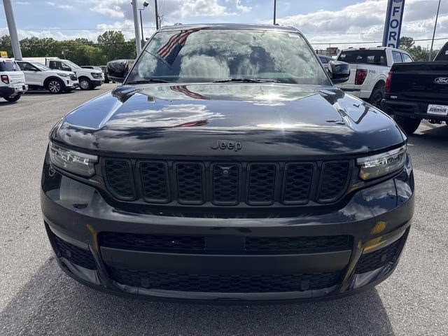 2022 Diamond Black Crystal Pearlcoat Jeep Grand Cherokee L Limited RWD SUV