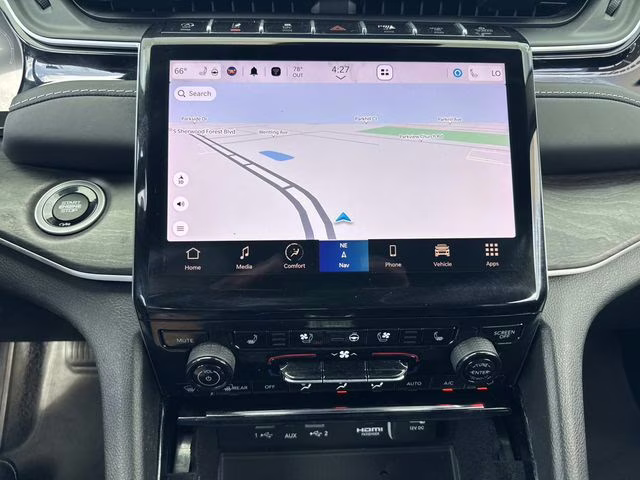 2022 Diamond Black Crystal Pearlcoat Jeep Grand Cherokee L Limited RWD SUV