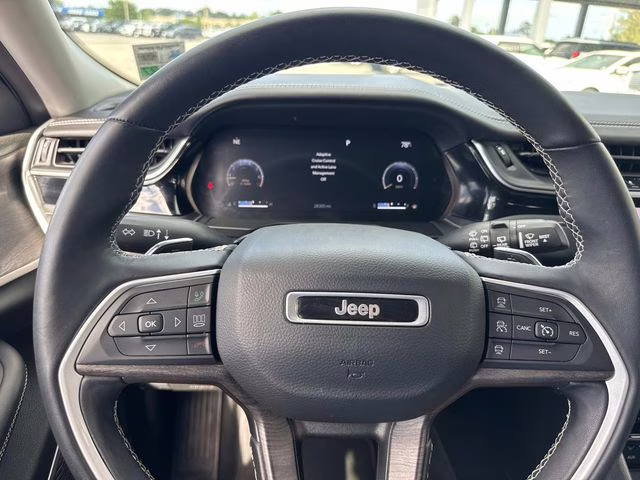 2022 Diamond Black Crystal Pearlcoat Jeep Grand Cherokee L Limited RWD SUV