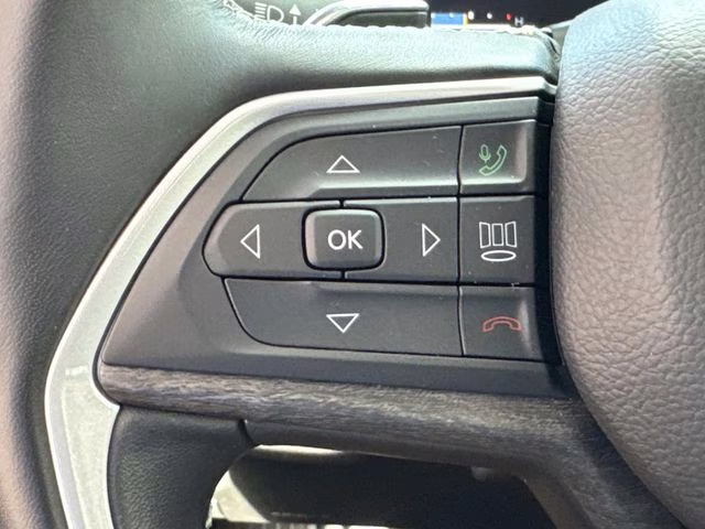 2022 Diamond Black Crystal Pearlcoat Jeep Grand Cherokee L Limited RWD SUV