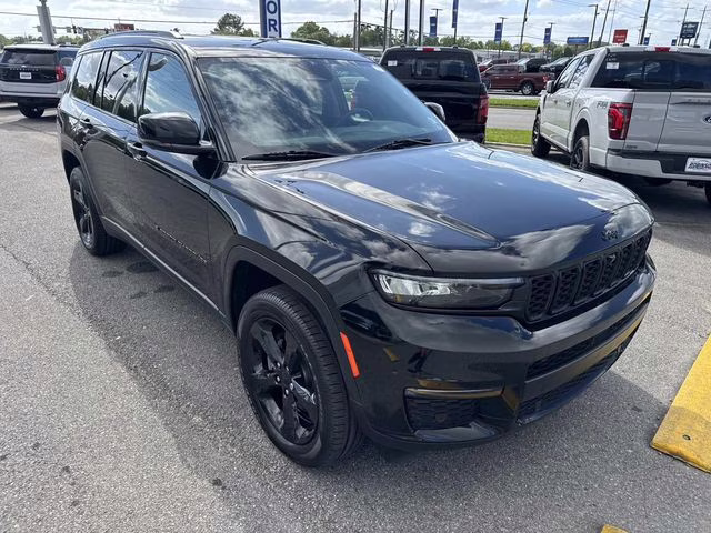 2022 Diamond Black Crystal Pearlcoat Jeep Grand Cherokee L Limited RWD SUV