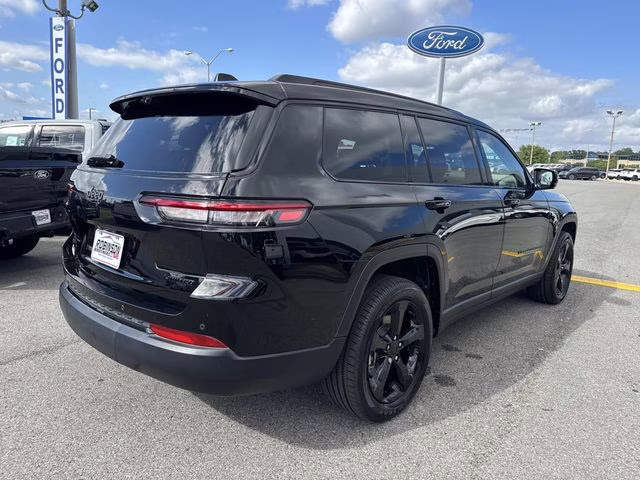 2022 Diamond Black Crystal Pearlcoat Jeep Grand Cherokee L Limited RWD SUV