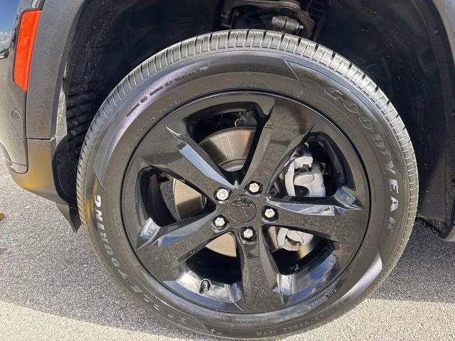 2022 Diamond Black Crystal Pearlcoat Jeep Grand Cherokee L Limited RWD SUV