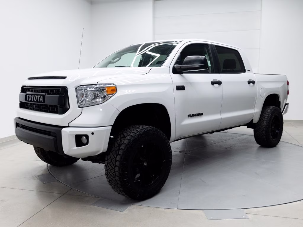 2017 White Toyota Tundra SR5 4X4 Truck