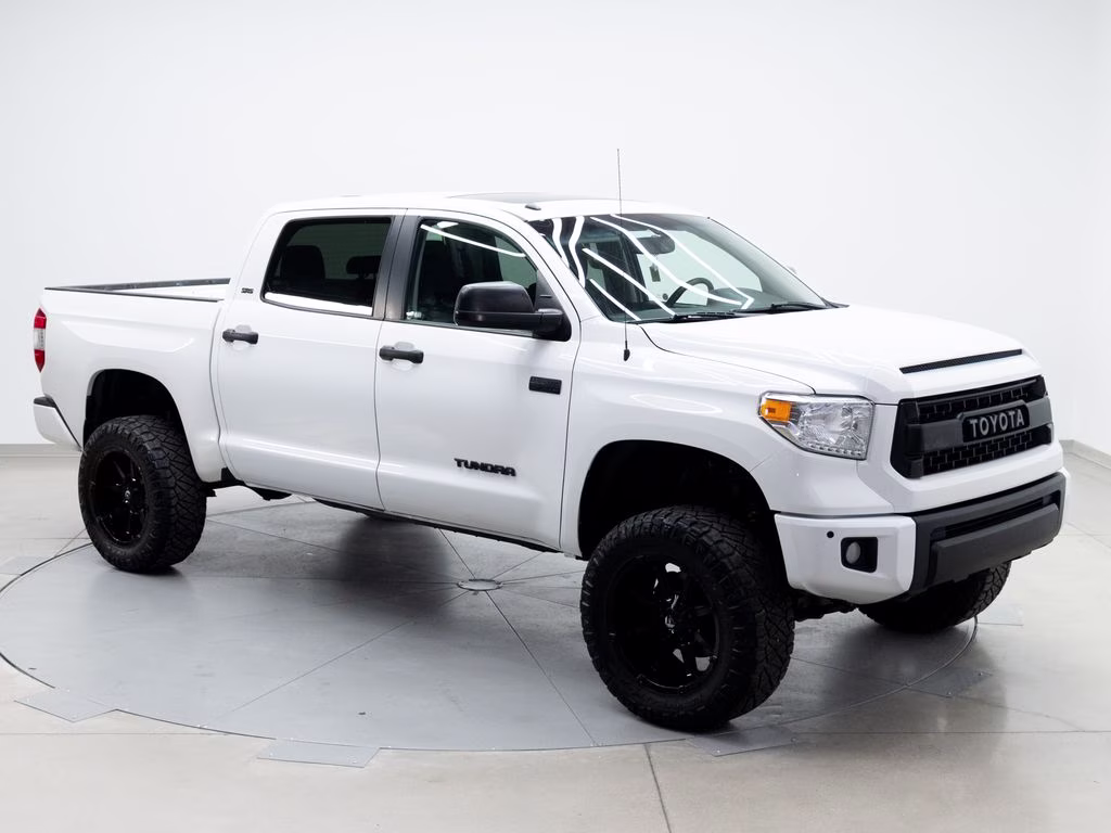 2017 White Toyota Tundra SR5 4X4 Truck