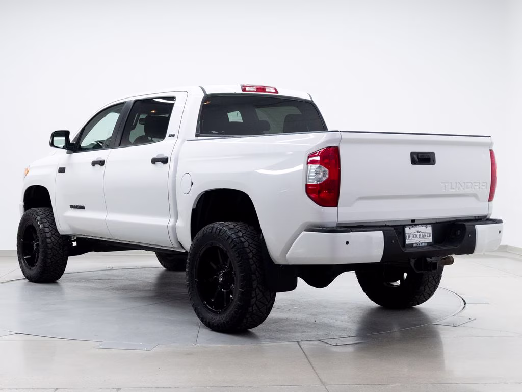 2017 White Toyota Tundra SR5 4X4 Truck