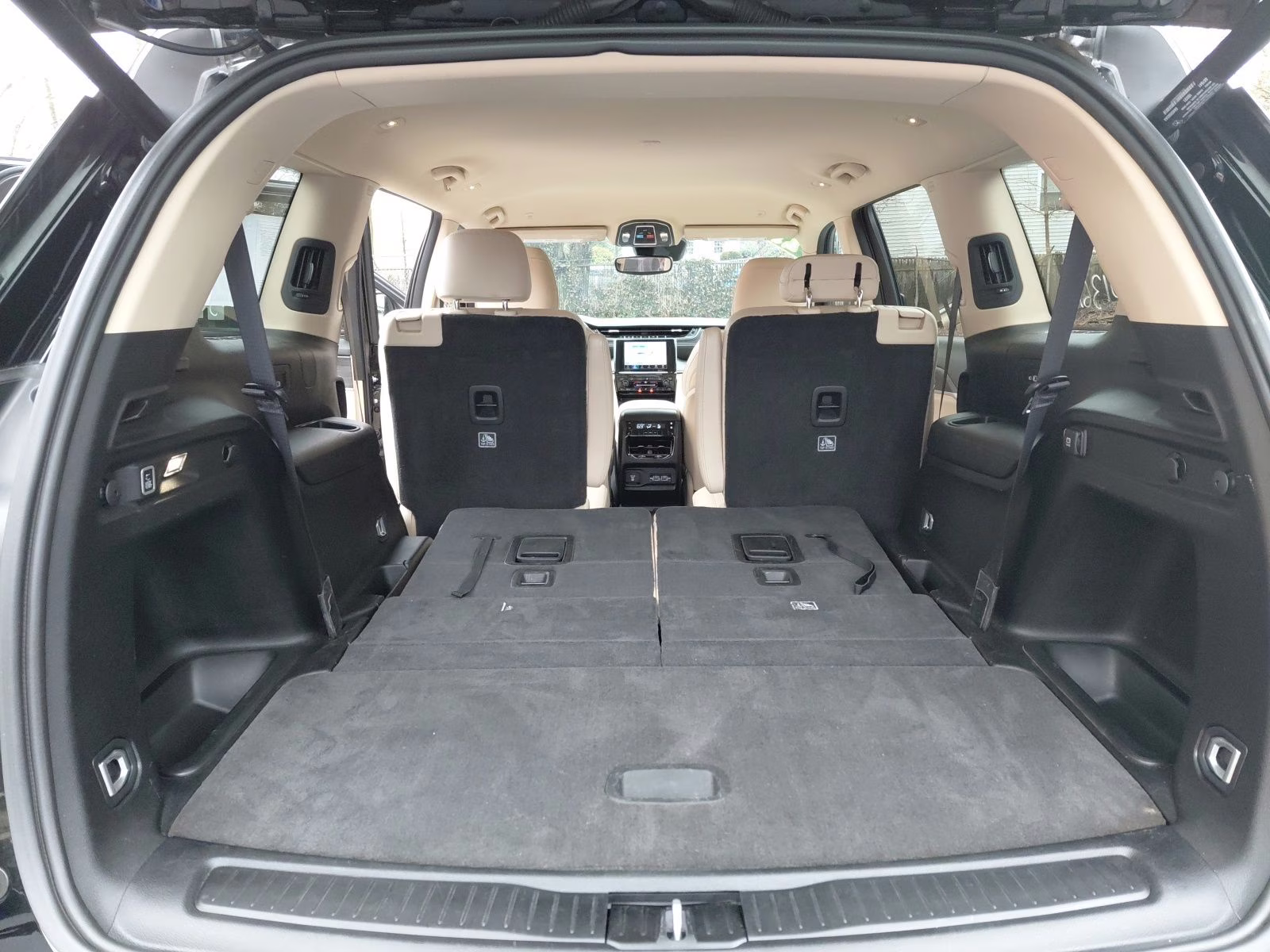 2021 Diamond Black Crystal Pearlcoat Jeep Grand Cherokee L Limited 4X4 SUV