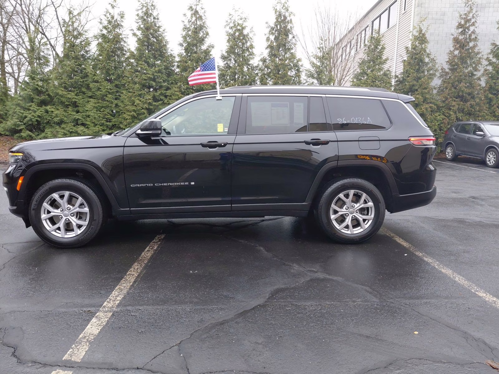 2021 Diamond Black Crystal Pearlcoat Jeep Grand Cherokee L Limited 4X4 SUV