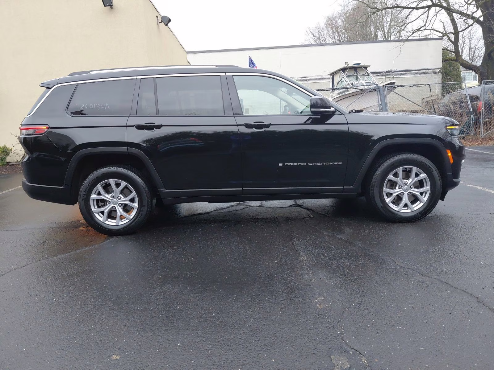 2021 Diamond Black Crystal Pearlcoat Jeep Grand Cherokee L Limited 4X4 SUV