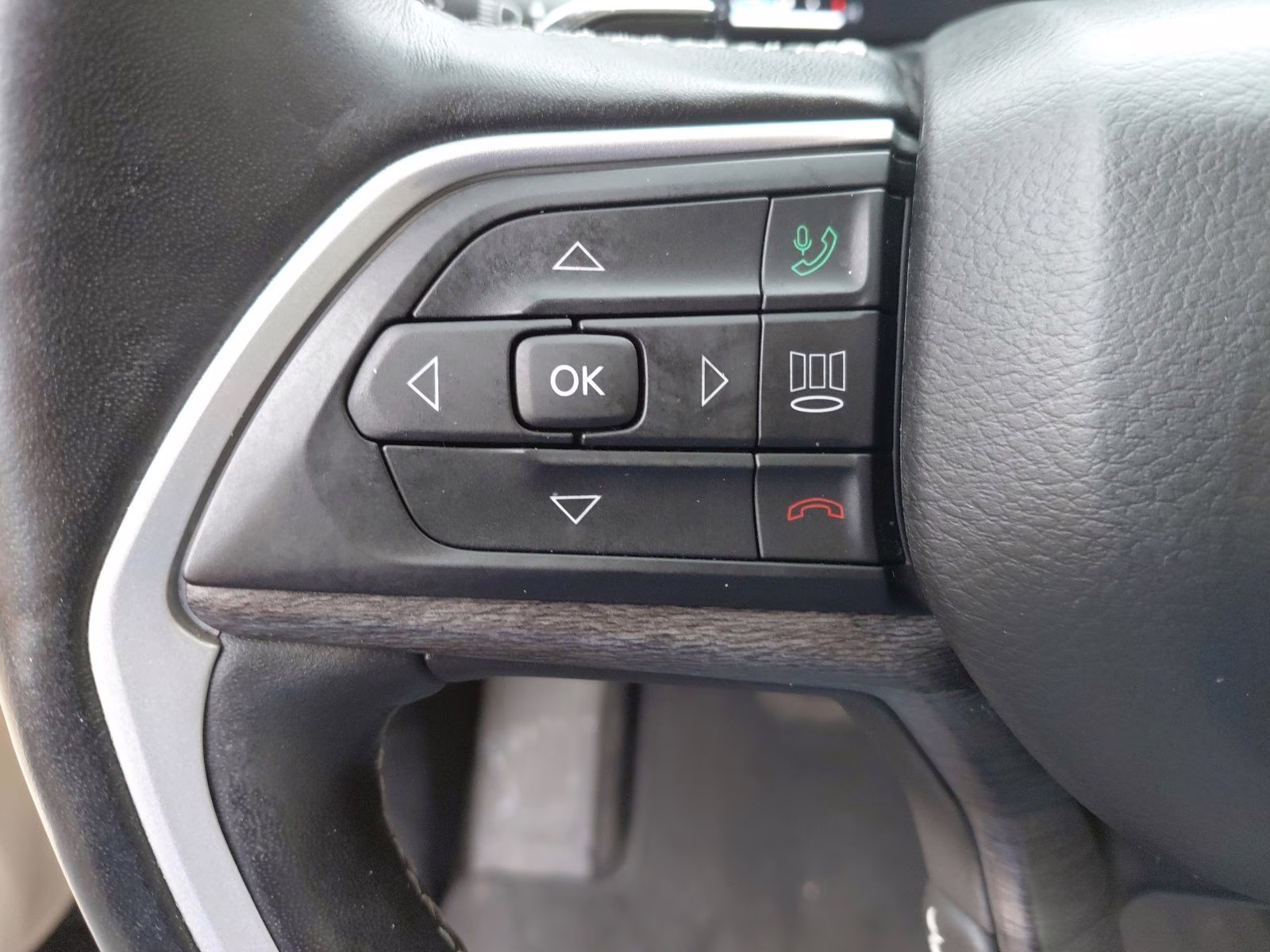 2021 Diamond Black Crystal Pearlcoat Jeep Grand Cherokee L Limited 4X4 SUV