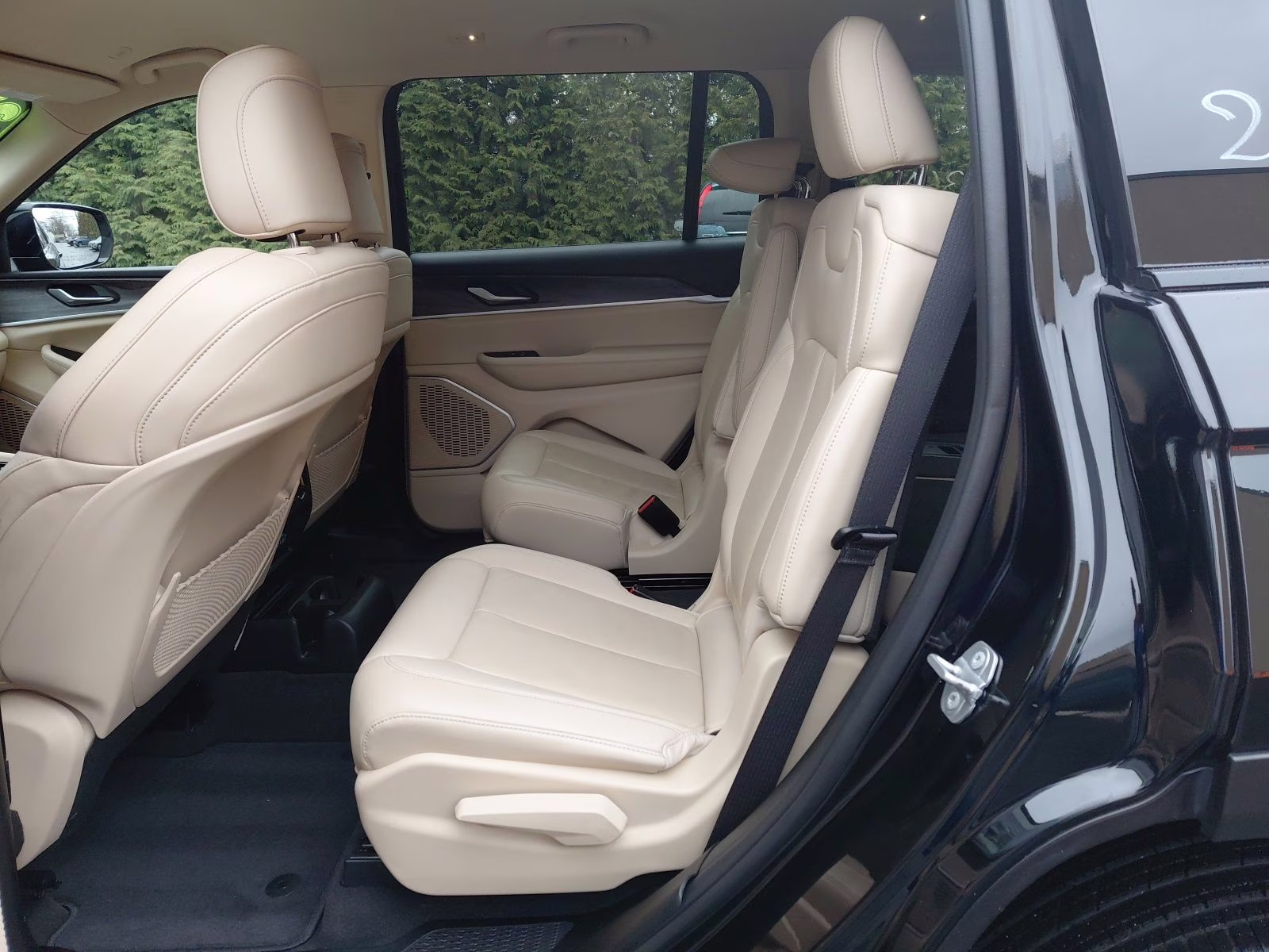 2021 Diamond Black Crystal Pearlcoat Jeep Grand Cherokee L Limited 4X4 SUV