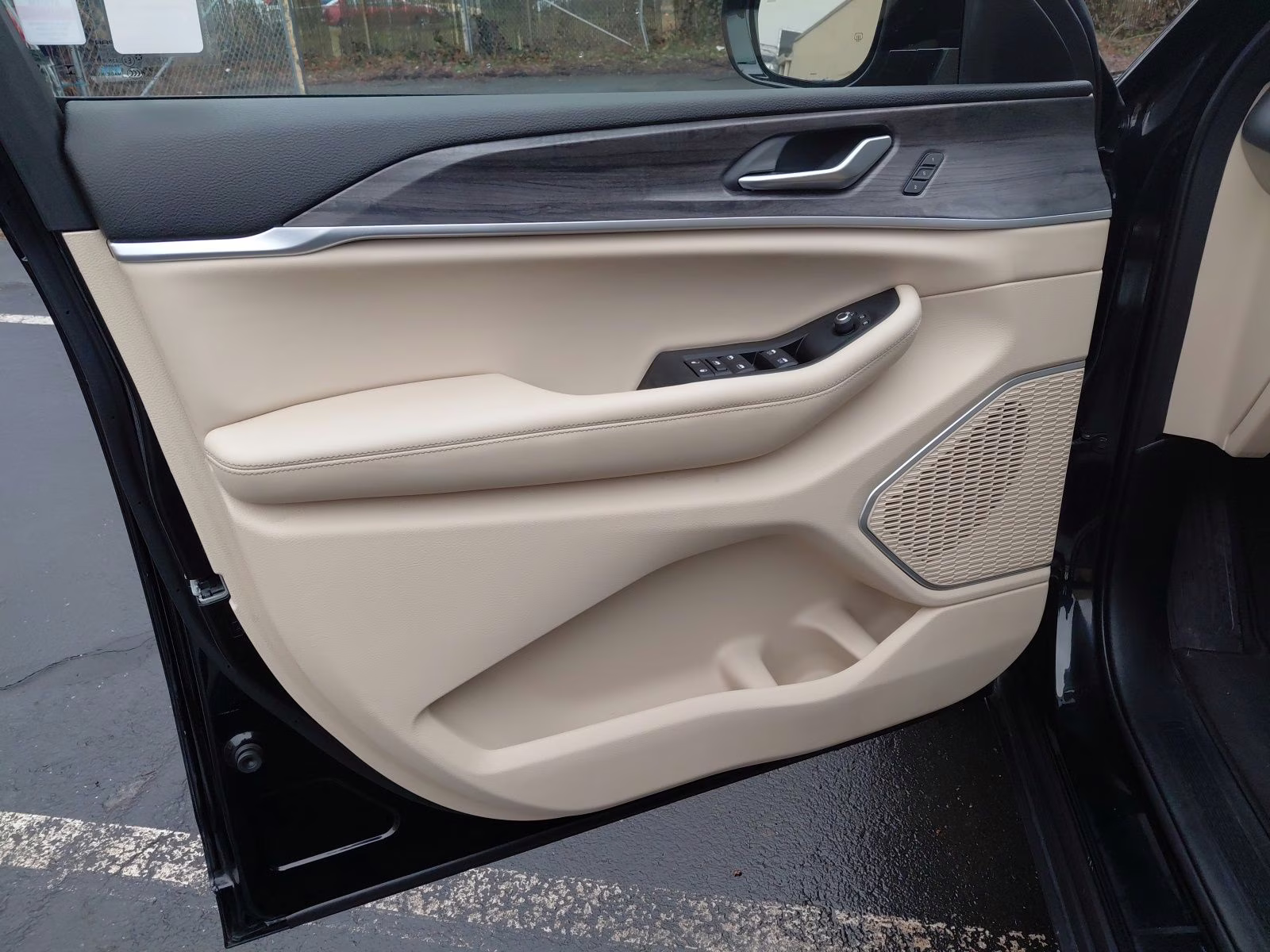 2021 Diamond Black Crystal Pearlcoat Jeep Grand Cherokee L Limited 4X4 SUV