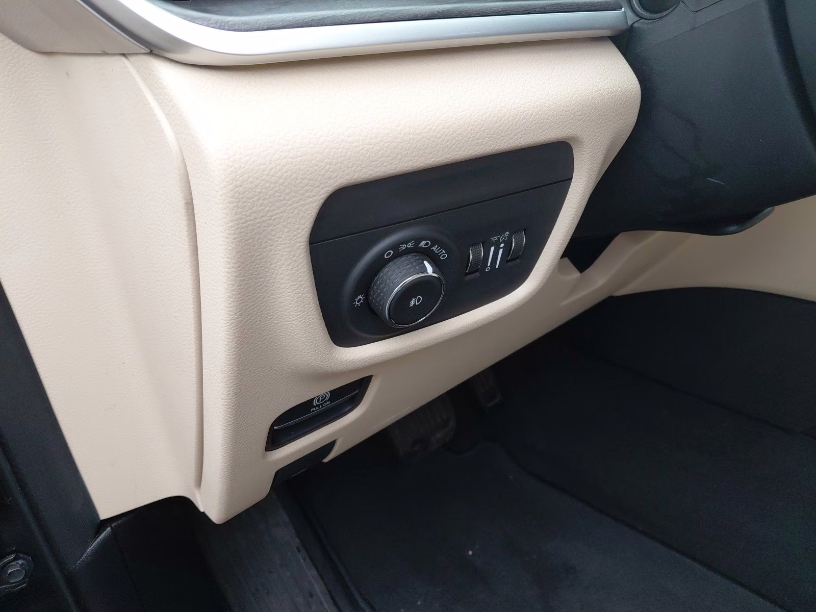 2021 Diamond Black Crystal Pearlcoat Jeep Grand Cherokee L Limited 4X4 SUV