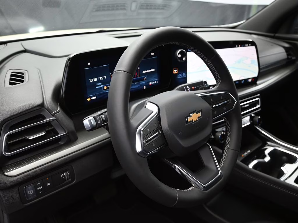 2026 Summit White Chevrolet Traverse LT FWD SUV