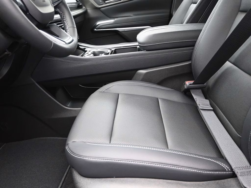 2026 Summit White Chevrolet Traverse LT FWD SUV