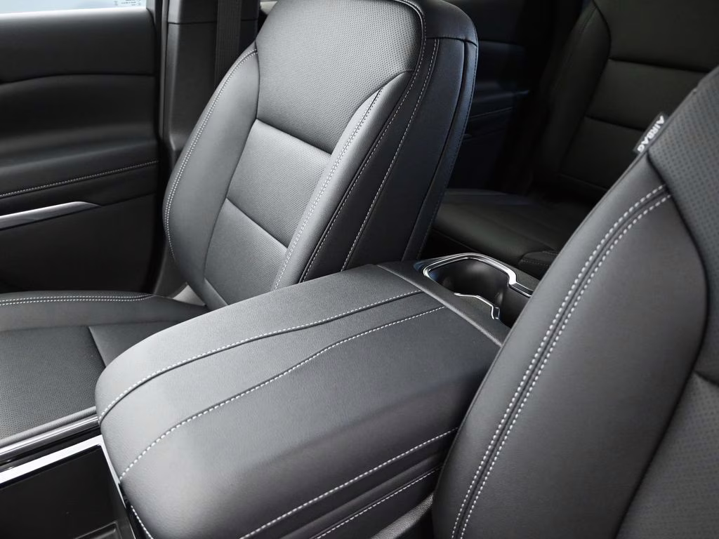 2026 Summit White Chevrolet Traverse LT FWD SUV
