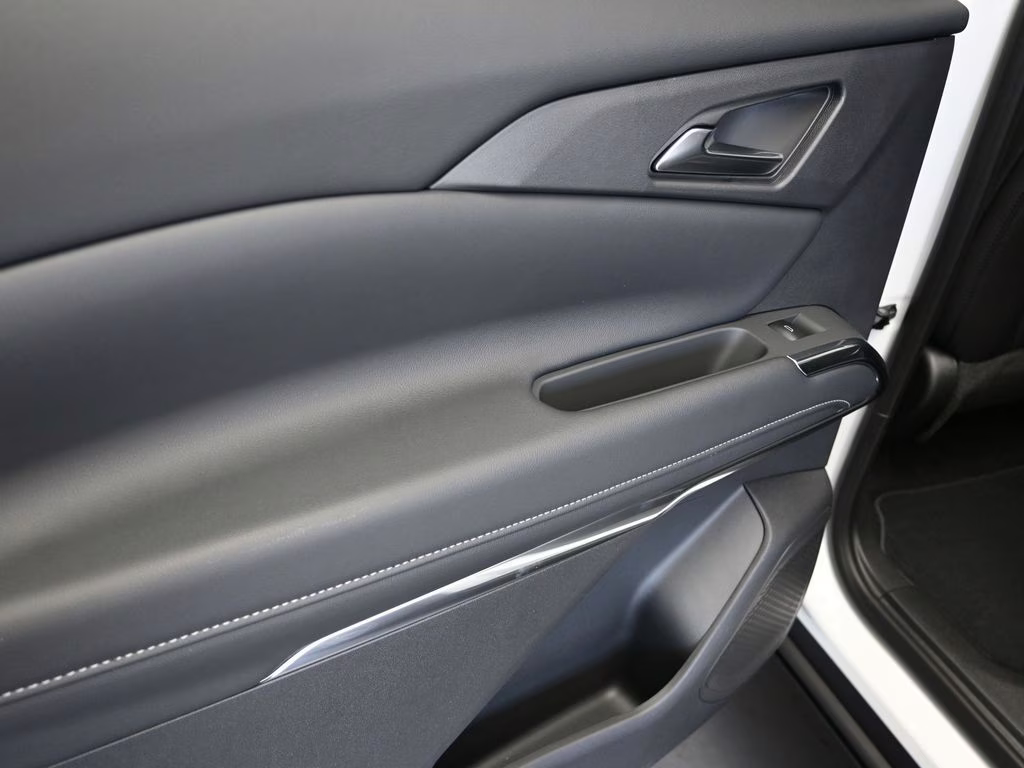2026 Summit White Chevrolet Traverse LT FWD SUV