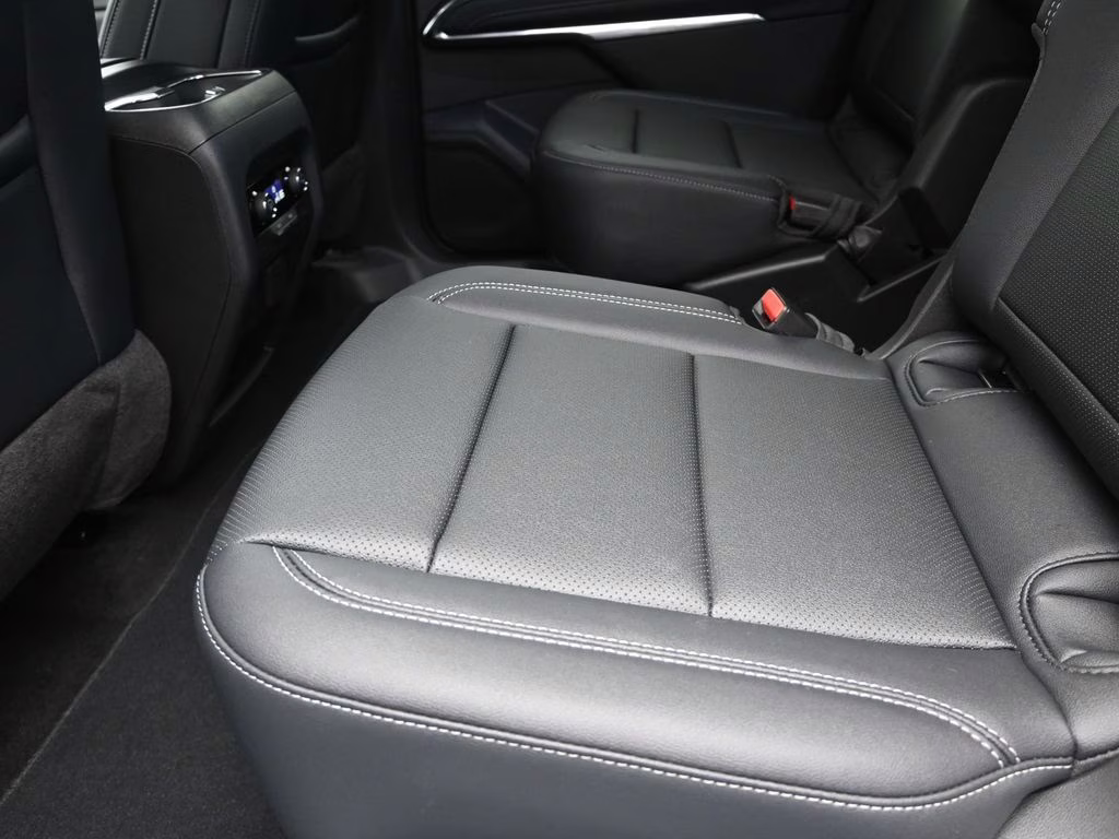 2026 Summit White Chevrolet Traverse LT FWD SUV
