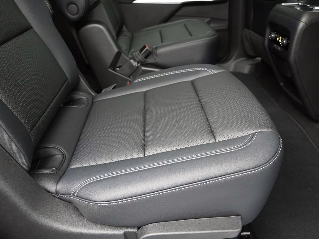 2026 Summit White Chevrolet Traverse LT FWD SUV