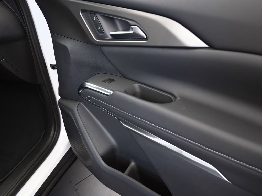 2026 Summit White Chevrolet Traverse LT FWD SUV