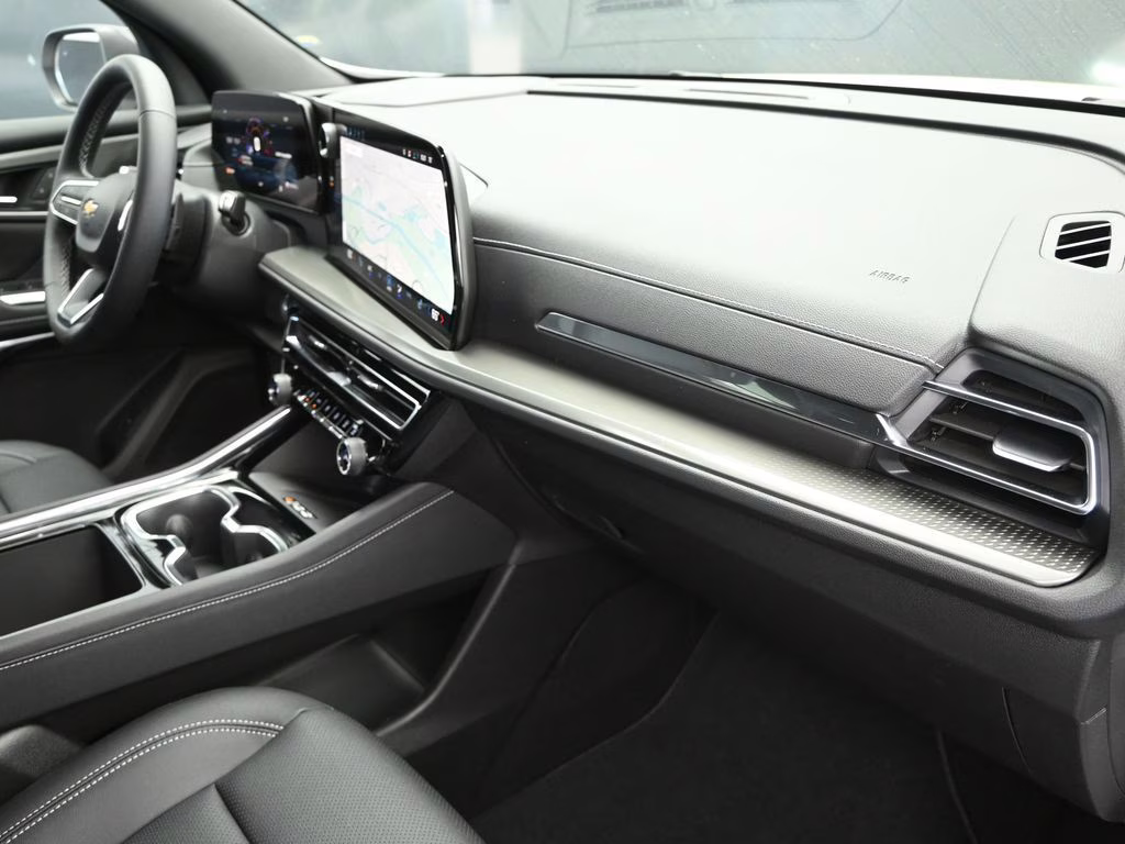 2026 Summit White Chevrolet Traverse LT FWD SUV