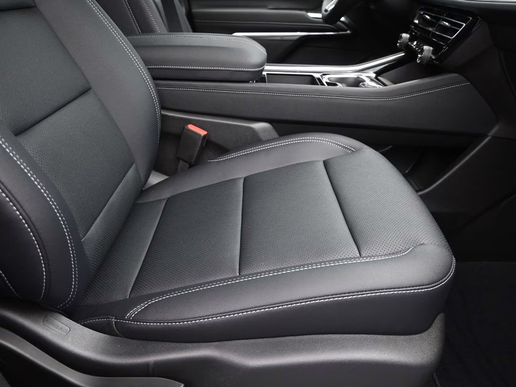 2026 Summit White Chevrolet Traverse LT FWD SUV
